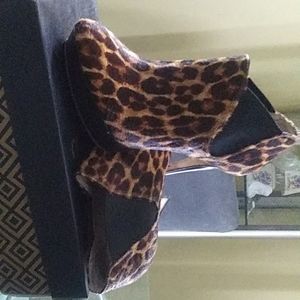 Inc real dyed calf skin boot animal print Sz8.5